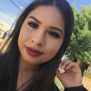 Meet your Posher, Lara